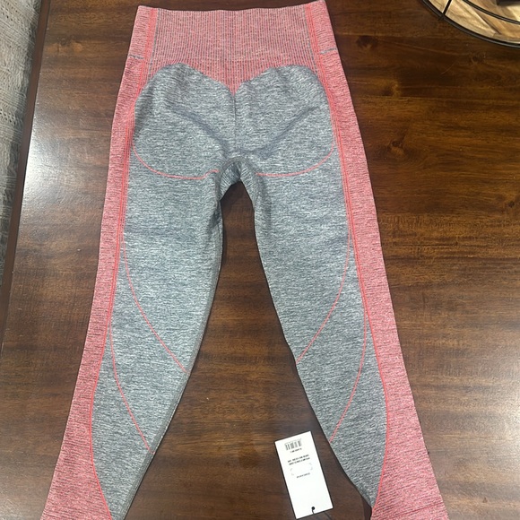 Gym Shark Leggings. Size Large - Picture 2 of 2